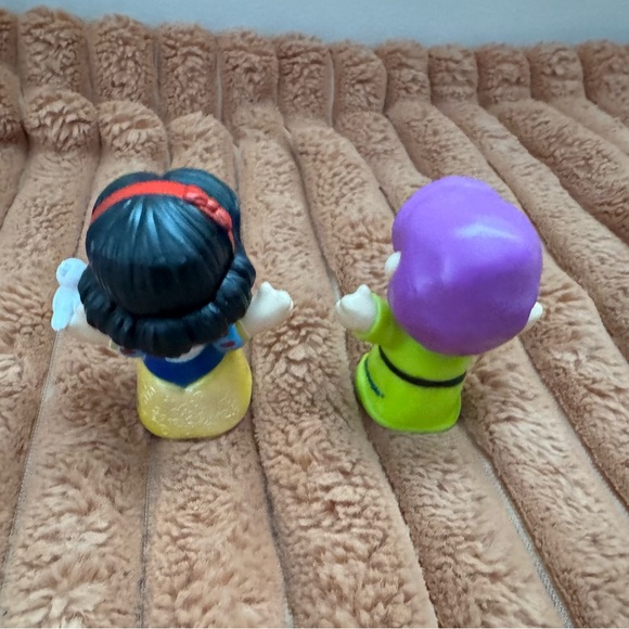 Snow White and Dopey Little People - Picture 4 of 4